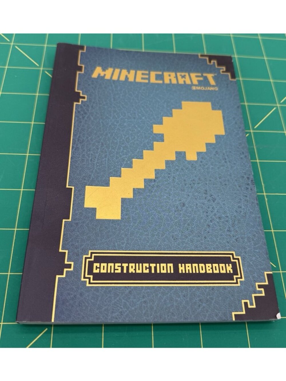 Minecraft: Construction Handbook: an Official Mojang Book,First Edition Like New